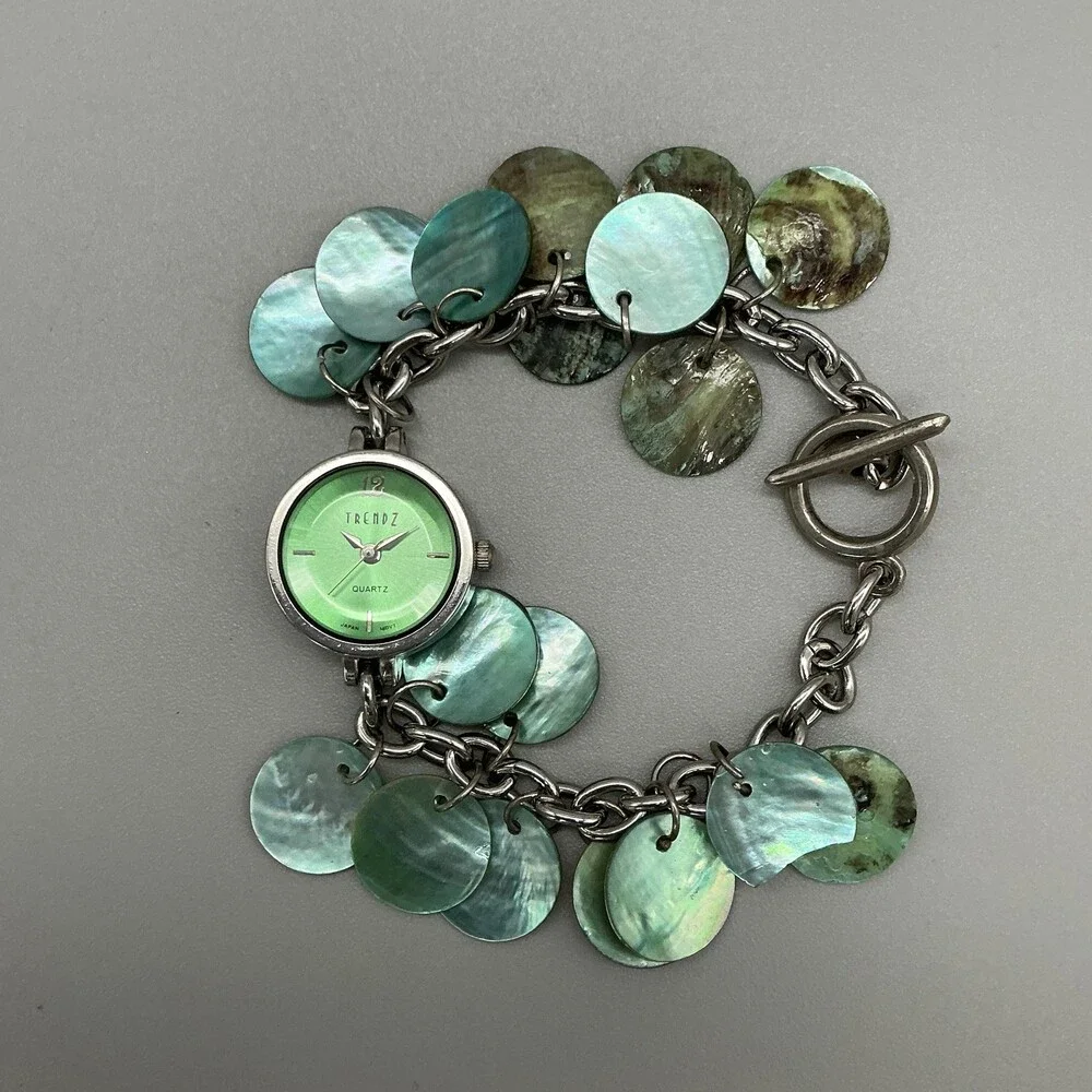 Trendz Womens Watch 22mm Green Dial Silver Tone Shell Discs New Battery 8